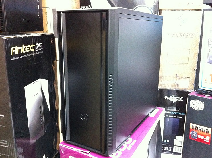 静音にこだわったミドルタワーPCケース、Cooler Master「Silencio