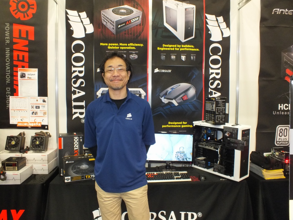 CORSAIRブースで、カントリーマネージャーの園部氏が直々に製品について解説を行なっていた