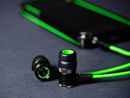 Razer、携帯ゲームオーディオをリッチに楽しむインイヤーヘッドセット「Razer Hammerhead Pro」発売