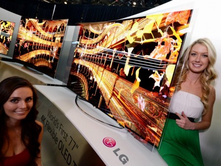 画面が曲がる。世界初、曲率可変ギミック搭載のフレキシブルな「Flexible OLED TV」がLGから