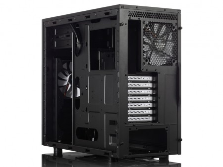 Fractal Design、内部容積ゆったりのE-ATX対応ケース新作「Core 3300」