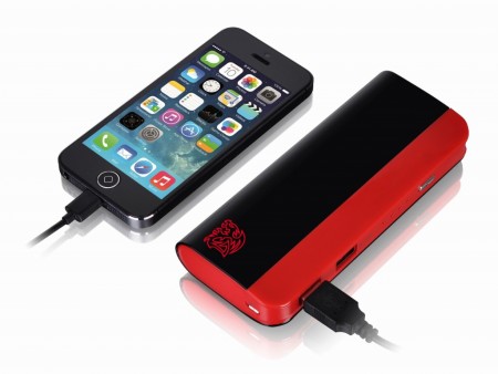 Tt eSPORTS、ドラゴン意匠のスタイリッシュなモバイルバッテリー「Battle Dragon Power Bank」