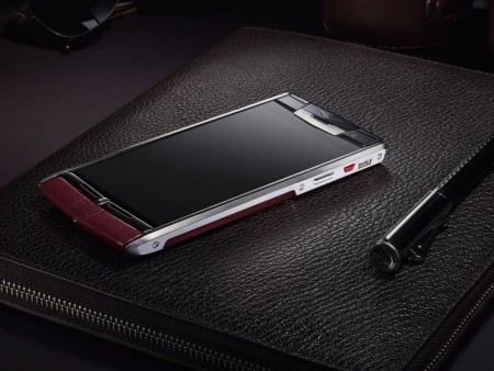 BentleyとコラボしたVertuの高級スマホ「Vertu for Bentley」、約170万円で今月デビュー