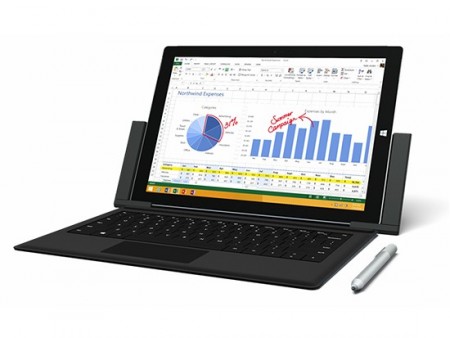 タイプカバーと多機能ドックが付いてくる。法人向けに「Surface Pro 3」のお得なバンドルモデル