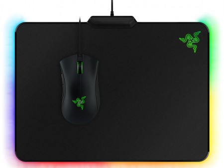 Razer、Chroma対応デバイスとシンクロできるカラーライト機能付きマウスマット「Firefly」発表