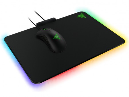 Razer、Chroma対応デバイスとシンクロできるカラーライト機能付きマウスマット「Firefly」発表