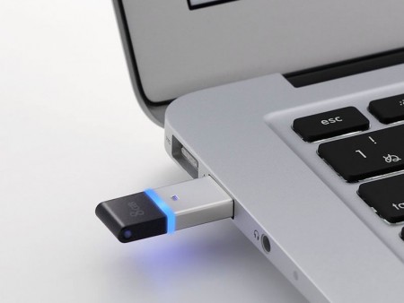 動作する毎にLEDが美しく発光するUSB3.0メモリ、エレコム「MF-GLU3」シリーズ