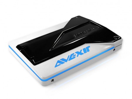 LEDがビートを刻む。AVEXIRブランド初のSATA3.0 SSD「S100」シリーズ