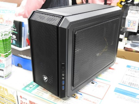 高い拡張性に注目のCOUGAR「QBX KAZE」が27日に発売。展示用サンプルを