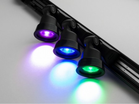 ケース内のドレスアップに最適。LED×3のレール式スポットライトがリンクスから近日発売