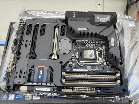 フルアーマー仕様の高耐久マザーボード、ASUS「Sabertooth Z170 Mark 1