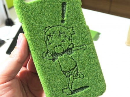 よつば と ダンボー が芝生アートに かわいすぎる芝生風のiphoneケースが店頭販売中 エルミタージュ秋葉原