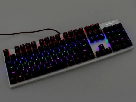 上海問屋、発光パターンを変更できるLED内蔵ゲーミングメカニカルキーボード発売