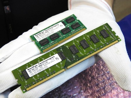 コレオシ」Vol.1269 古いPCのメモリ増設も安心。SanMaxに製造を依頼した2Gbit DRAM搭載メモリを多数取り扱い中 -  エルミタージュ秋葉原