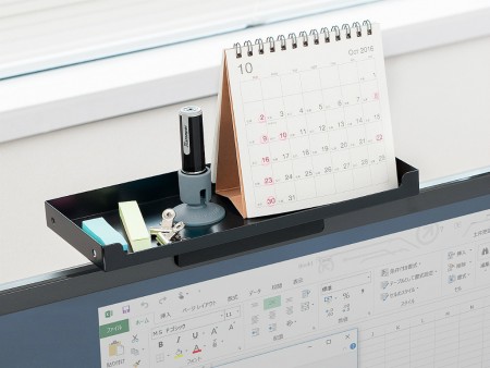 液晶ディスプレイの上を小物置きに変える収納台がサンワダイレクトから