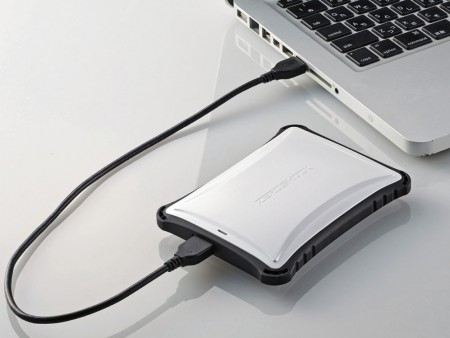 落下に強い“ダブルレイヤー筐体”採用。耐衝撃ポータブルHDD「ZEROSHOCK」がエレコムから