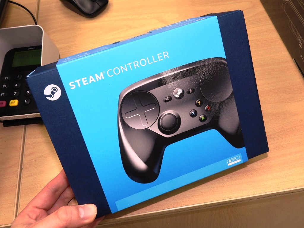 PCゲームに特化したワイヤレスゲームパッド「Steam Controller」の店頭