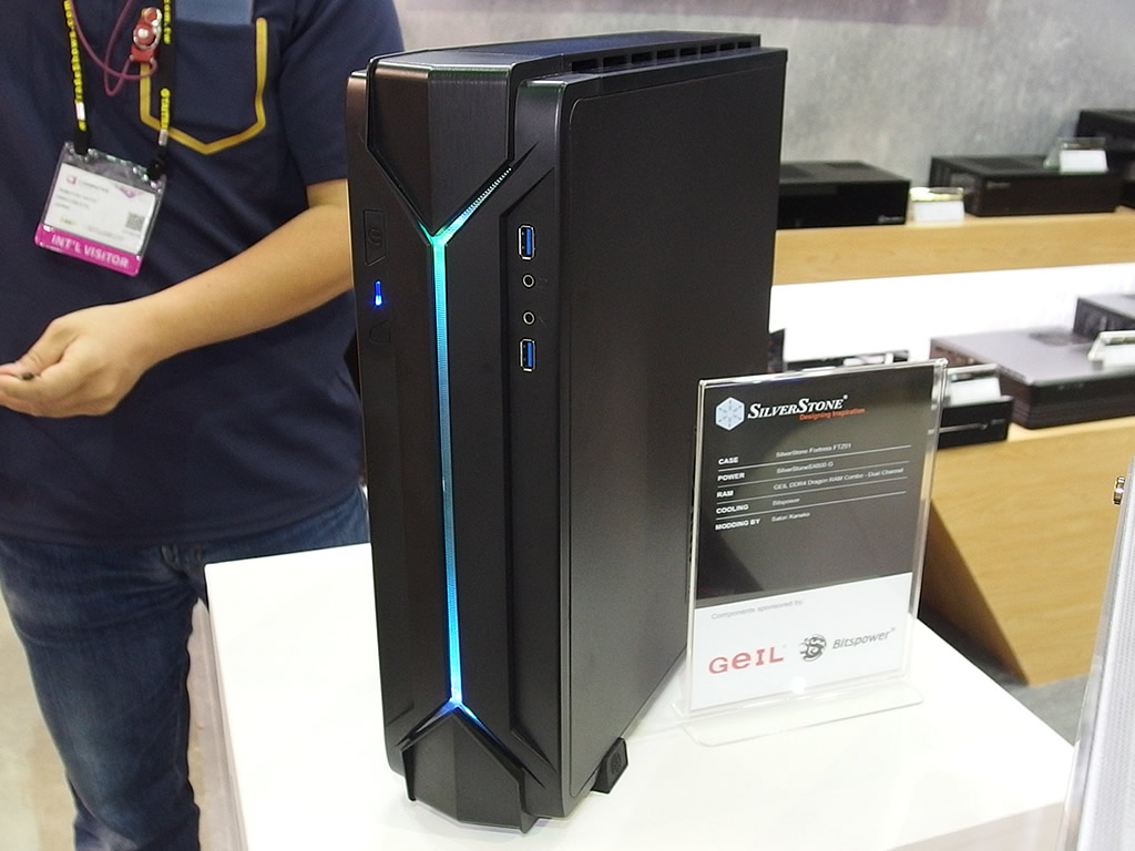 COMPUTEX】RAVENシリーズの最新Mini-ITXケース「RVZ03」、そのゲンブツ