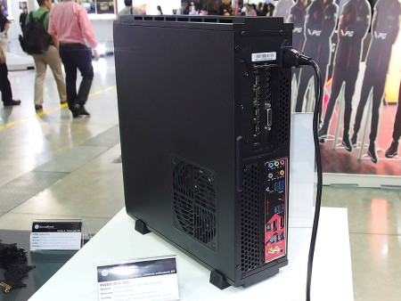 COMPUTEX】RAVENシリーズの最新Mini-ITXケース「RVZ03」、そのゲンブツ