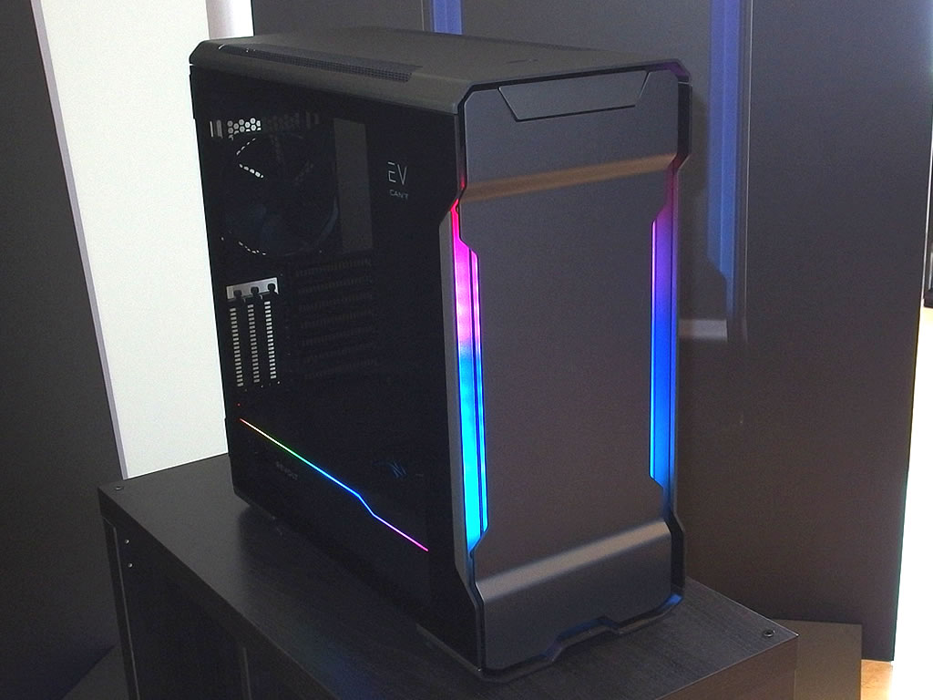 COMPUTEX】機能性を徹底的に追求したPhanteks「Enthoo EVOLV X