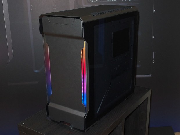 COMPUTEX】機能性を徹底的に追求したPhanteks「Enthoo EVOLV X