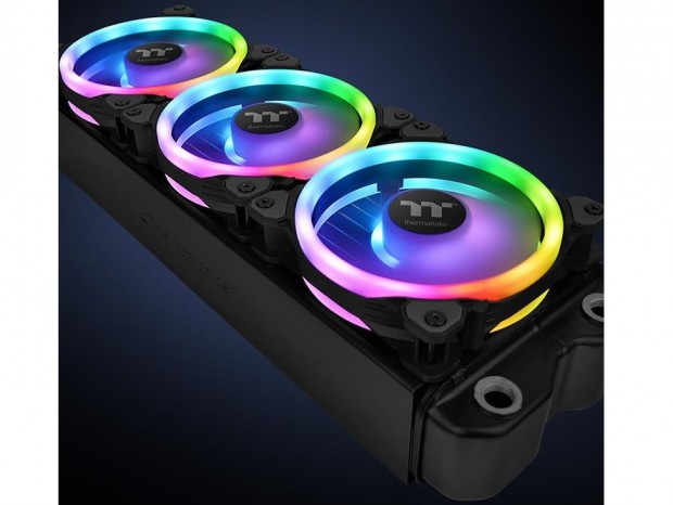 Thermaltake、AIボイス制御対応のRGB LEDファンセットに140mm口径モデルを追加