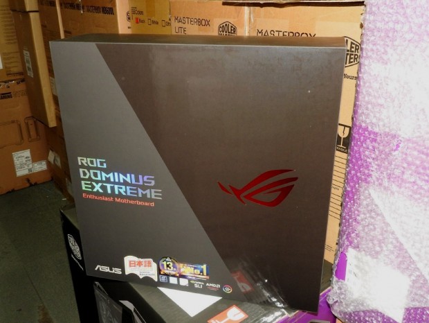 28コア「Xeon W-3175X」対応マザーボード、ASUS「ROG Dominus Extreme