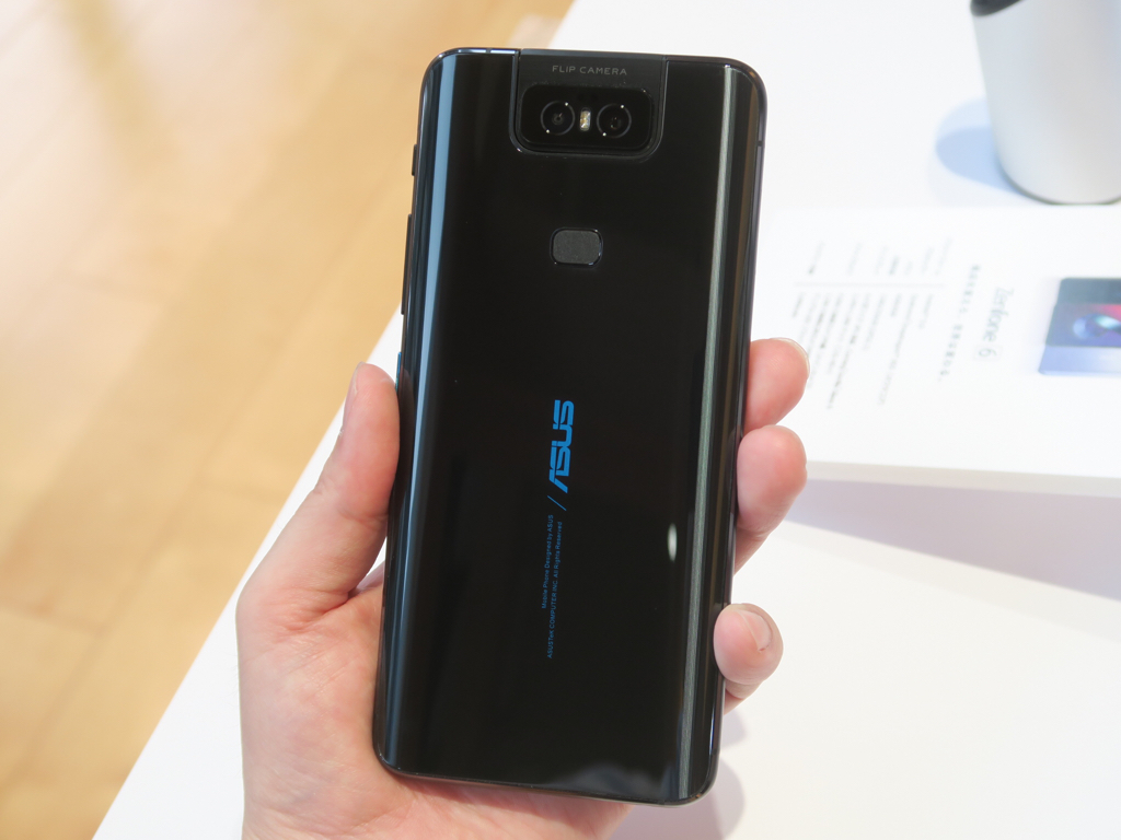 ASUS、回転カメラ搭載スマホ「ZenFone 6」＆デュアル液晶ノート