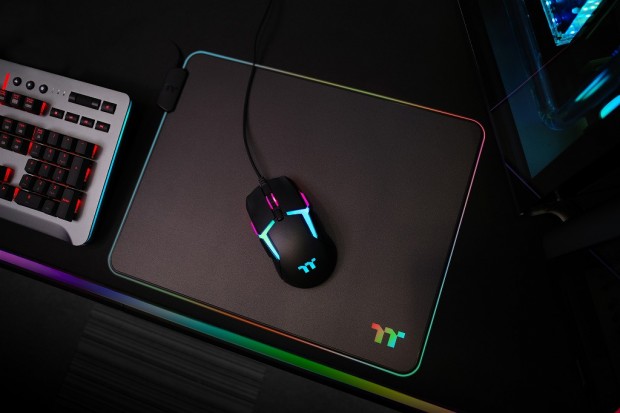 Level_20_RGB_Mouse_Pad_1024x768c