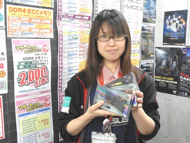 コレオシ Tsukumo Ex の女性店員がお気に入りのrgb Led搭載ddr4メモリ エルミタージュ秋葉原