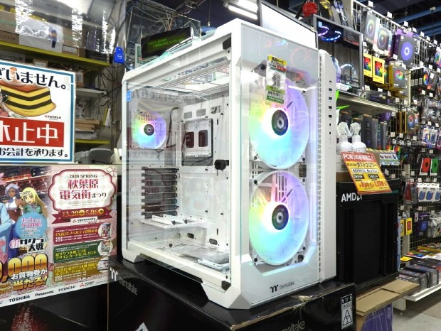 前面200mm ARGBファンが圧倒的存在感を放つ、Thermaltake「View 51 TG