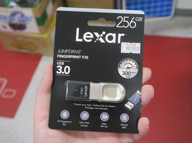 10個の指紋を登録できる、最大256GBのセキュアなUSBメモリがLexarから - エルミタージュ秋葉原