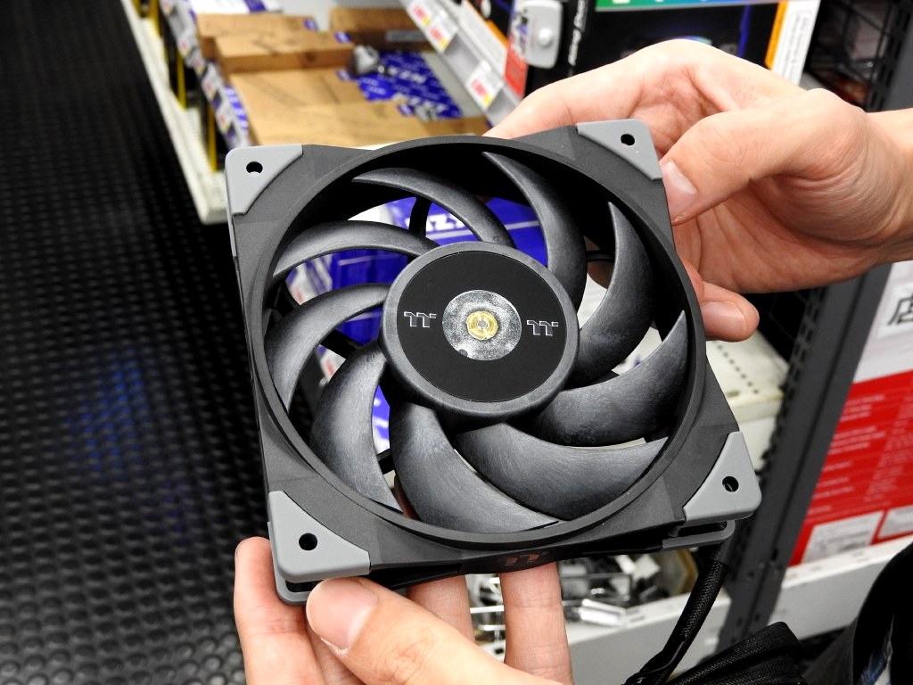 コレオシ】Thermaltakeの隠れた名品、120mmファン「TOUGHFAN 12」に