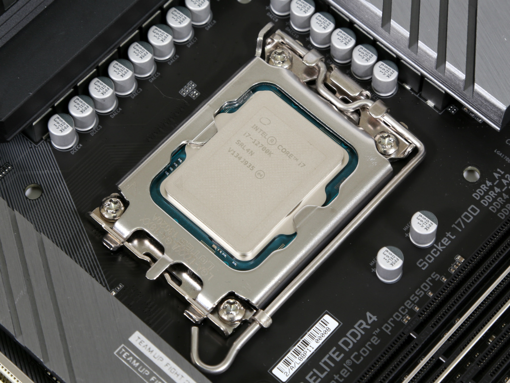 Intel「Core i7-12700K」とGIGABYTE「Z690M AORUS ELITE DDR4」で組む