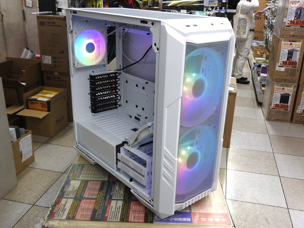 2基の200mm ARGBファンとVGA冷却用ファンを備えたPCケース、Cooler