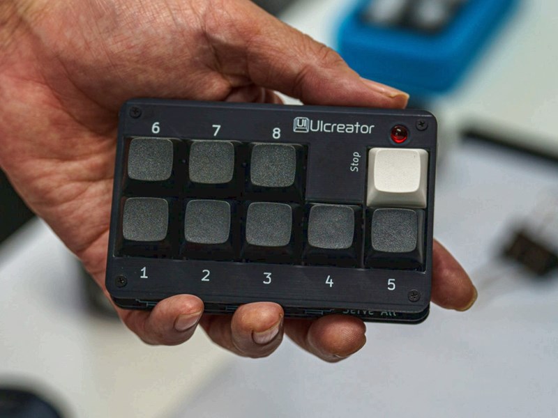 ビット・トレード・ワン、8+1キー構成の小型プログラマブルキーボード