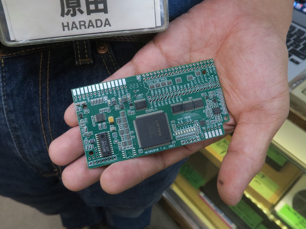 ファミコンからRGB出力できる改造基板「NESRGB」に新モデル。カラー 
