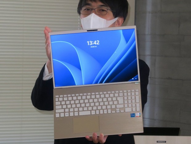 VAIO F16