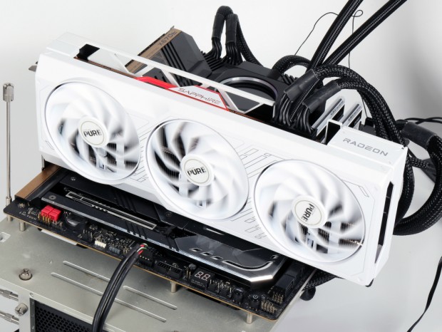 SAPPHIRE PURE Radeon RX 7700 XT GAMING OC 12GB GDDR6