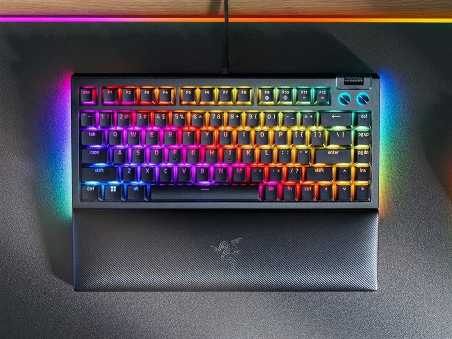 Razer、ホットスワップ対応の75％ゲーミングキーボード「BlackWidow V4