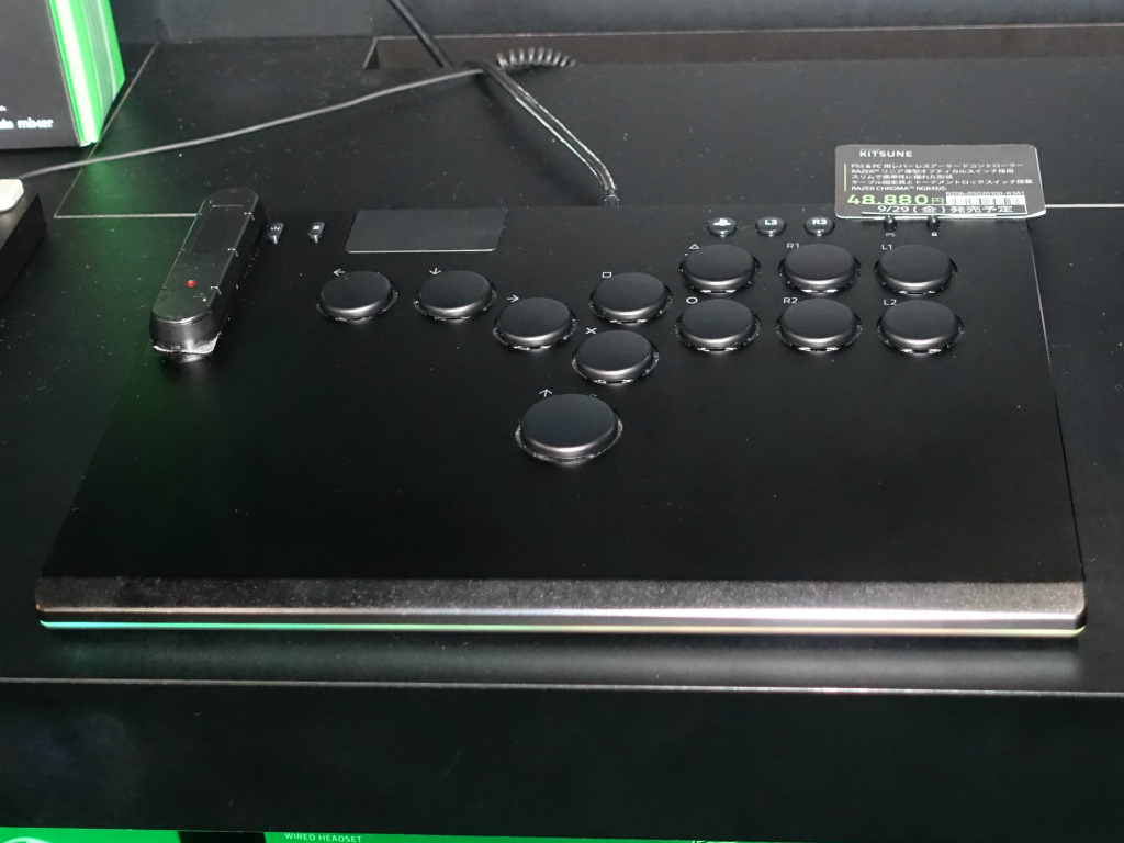 正確な操作ができるオールボタン仕様のアーケードコントローラ「Razer 