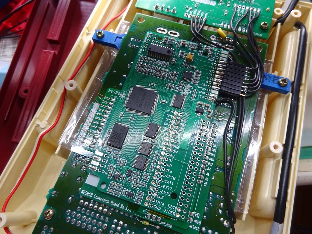 赤白ファミコンをRGB化できる「NESRGB 4.0」対応の取付基板＆PPU IC 
