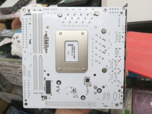 Intel B760チップのホワイト中華Mini-ITXマザーボード「B760i Snow 
