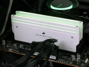 DOMINATOR TITANIUM DDR5