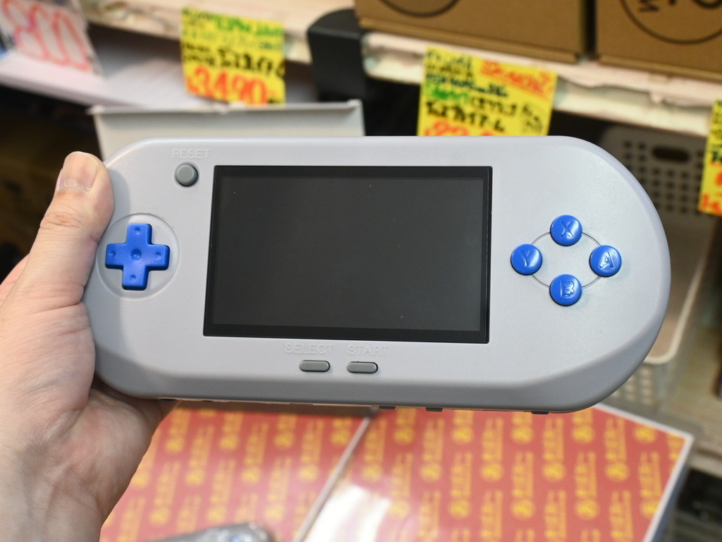 IPS液晶になった携帯型スーファミ互換機「IPS 16ビットポケットHD」が発売 - エルミタージュ秋葉原