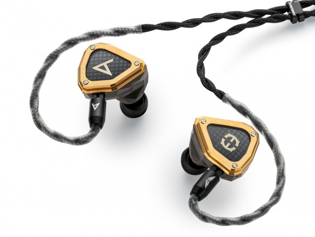 片側13ドライバー搭載のAstell&Kern・Empire EarsコラボプレミアムIEM「NOVUS」