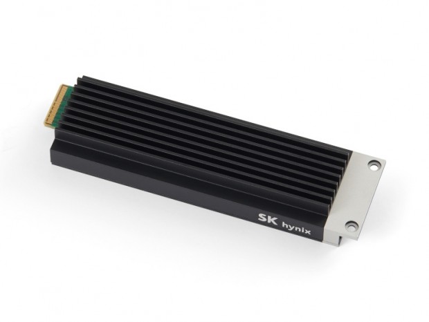 SK hynix、PCIe 5.0対応のE1.SフォームファクタSSD「PEB110 E1.S」を発表