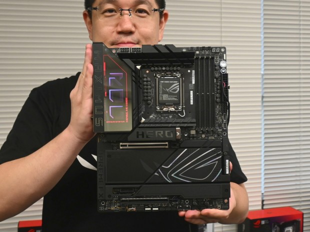 ROG MAXIMUS Z890 HERO