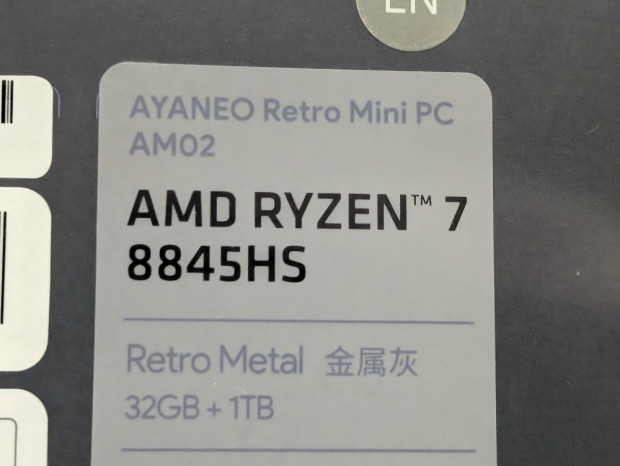 Ryzen 7 8845HS搭載のレトロゲーム機風PC、AYANEO「Retro Mini PC AM02 8845HS」発売