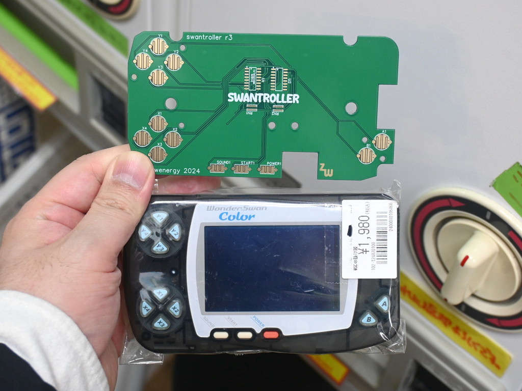 (アキバ取材班) ワンダースワンカラーの”ガワ”をコントローラに流用する「Swantroller 改造キット」が入荷 - エルミタージュ秋葉原